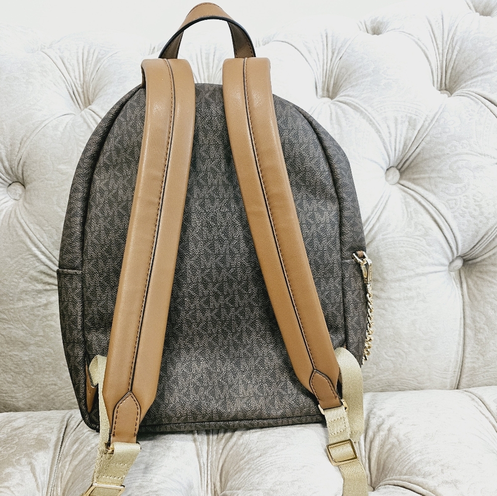 NEW MICHAEL KORS Maisie Medium Logo 2-in-1 Backpack - Picture 10 of 12